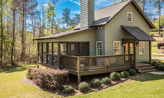 Tallassee Villa | Wine Down at Kowaliga Bay