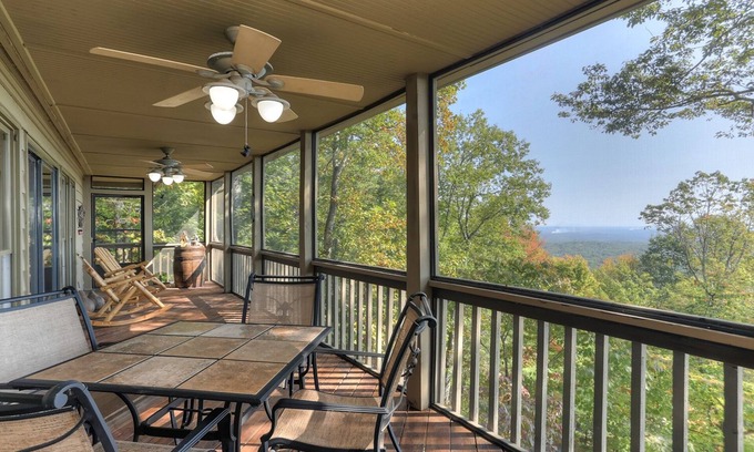 Big Canoe House | Wine Down Cottage - Mountain Views, Sip Wine Fireside, Watch Netflix & Play Golf