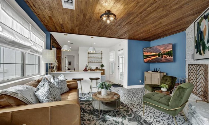 Fredericksburg House | Wine Down House - Fire Pit & Walk to Main St