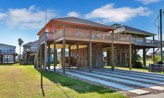 Crystal Beach House | Wineaux Chateaux