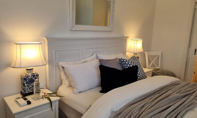 Red Hill Bed & Breakfast | Winemakers Cottage at Treetops Red Hill