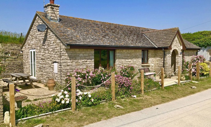 Worth Matravers Apartment | Winspit View, Worth Matravers - Family friendly home