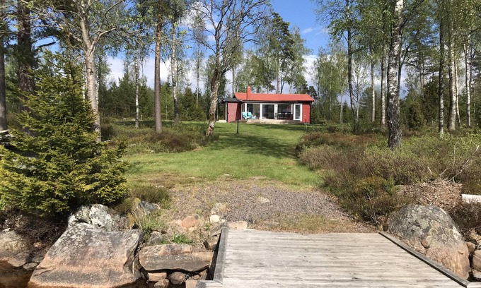 Hestra House | Winter garden and living room with view on the lake, 2 bedrooms.