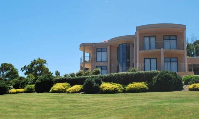 Normanville House | Winter Golf Special stay 4 nights pay for 3 plus a round on us*🏌️‍♂️⛳🌞