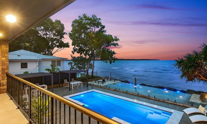 Traviston Apartment | Winter on the Esplanade