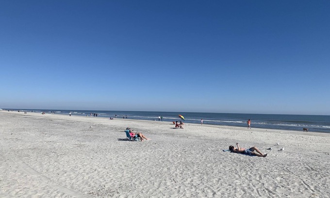 Hilton Head Island Condo | Winter pricing-Oceanview Beach Condo Central air- brand new beautiful flooring