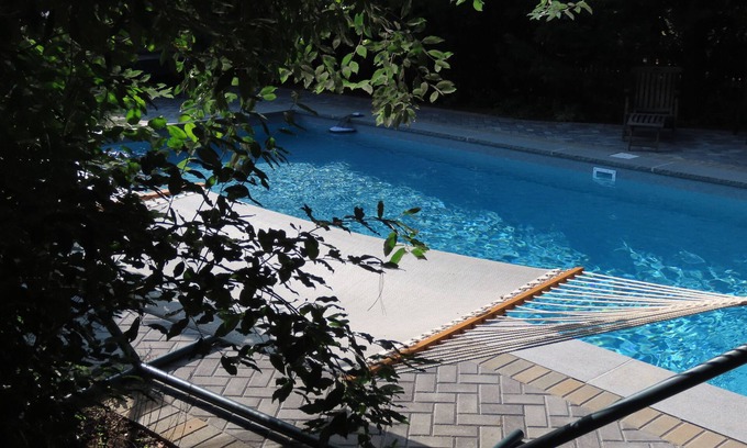 Eastham Cottage | Winter rental starting October to May 2000.00 a month plus utilities.