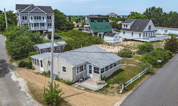 Newbury Cottage | WINTER RENTALS NOW ACCEPTED! Summer Cottage Fun! Minutes from the Beach