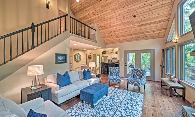 Roseland Cottage | Wintergreen Resort Home w/Deck: Walk to Slopes