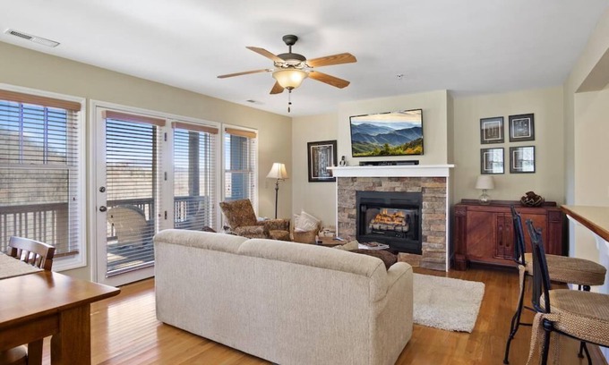 Banner Elk Condo | Wintergreens R611-Mountain Condo, Mountain View, Gated Resort, Indoor/Outdoor Pools and Hot Tub, .