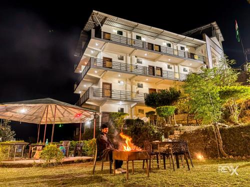 Lansdowne Hotel | Winterline Gold Resort