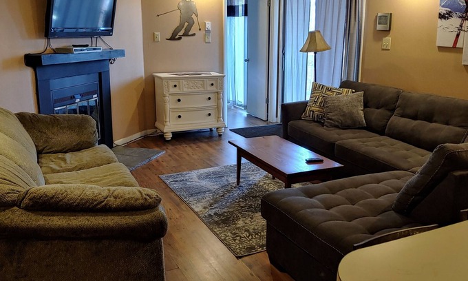 Ghent Condo | Winterplace Condo 3 bed/2 bath Ski in ski out.