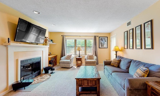 Ludlow Apartment | Winterplace G205