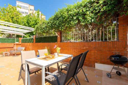 La Cala del Moral Apartment | WintowinRentals Close to the beach, Private Terrace & Parking