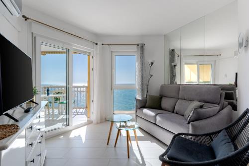 Fuengirola City Centre Apartment | WintowinRentals Relax & Frontal Sea View in Fuengirola