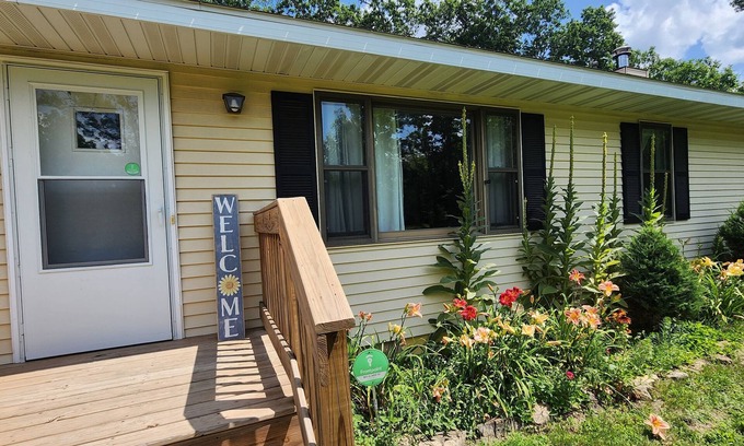 Adams County House | Wisconsin Dells Family Getaway - 'Sunflower' at Spring Lake/'100 Acre Woods'