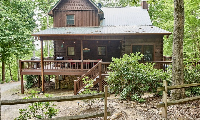 Morganton Cabin | Wise Mountain Retreat - North GA Cabin | Mountain views | Hot tub