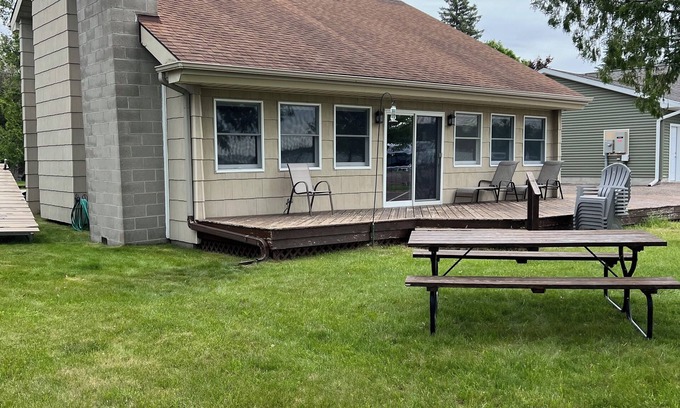 Spruce Cottage | Wiseman Cottage on Hubbard Lake