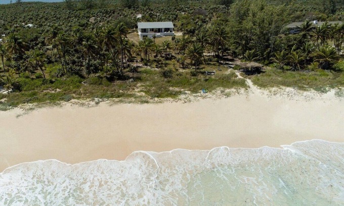 Double Bay House | Wish House - Private Remodeled Beach House on Double Bay Beach