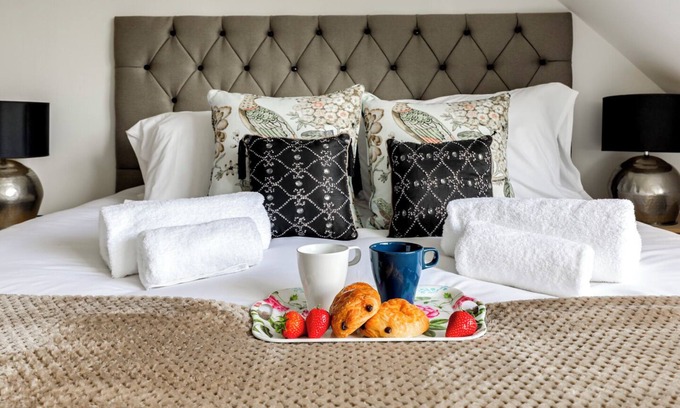 Whittington Apartment | Wisteria Apartment For the Perfect London Getaway