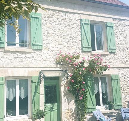 Fleurines House | Wisteria Cottage