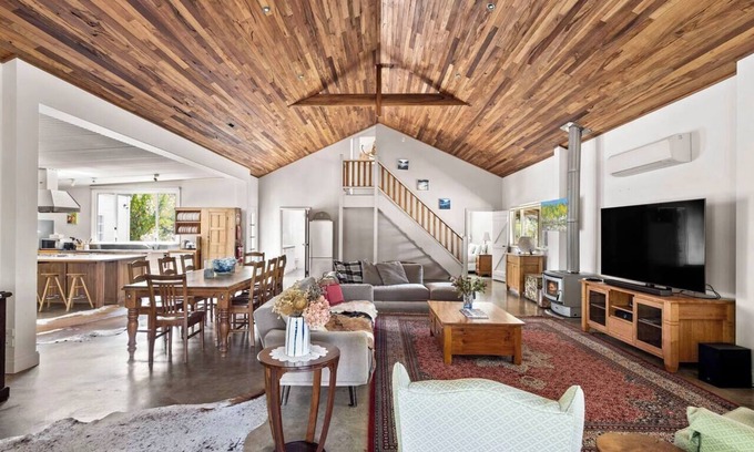 Wilyabrup House | Wisteria Vines Estate Rustic Elegance by the Coast