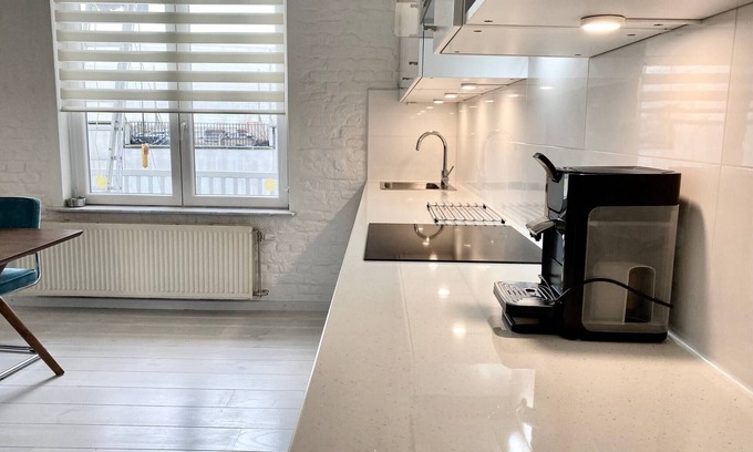 Brussels Apartment | Wit II, Near Metro, Train N7670