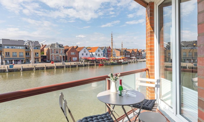Zentrum Apartment | With a view of the Husum inland harbor, this stylishly furnished vacation apartment offers