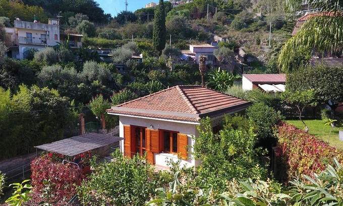 Spisone House | with Garden & Parking, 150m to the beach of Spisone