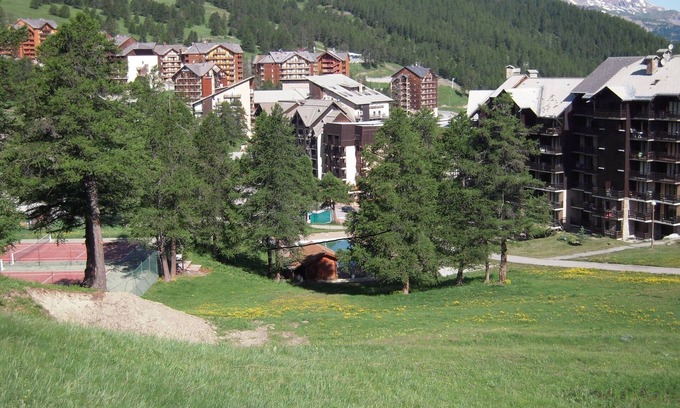 Risoul Apartment | WITH NATURE - SWIMMING POOL - TENNIS - THERE'S A TEAM OF HAPPY PEOPLE TO ENJOY YOUR STAY