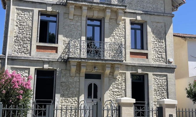 Saint-Palais-sur-Mer Villa | With private pool and facing the beach, character villa in the heart of the resort