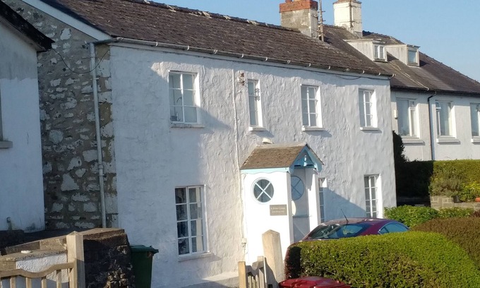 Saundersfoot Cottage | WITH PROBABLY THE BEST VIEW IN SAUNDERSFOOT - An Old Sea Captain's Cottage