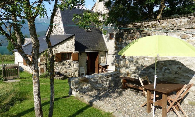 Campan Cottage | With Stunning Views, A Great Location For Mountain Activities And Relaxing