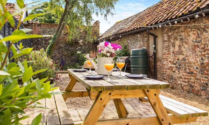 Ixworth House | Wits End Cottage - Two Bedroom House, Sleeps 4