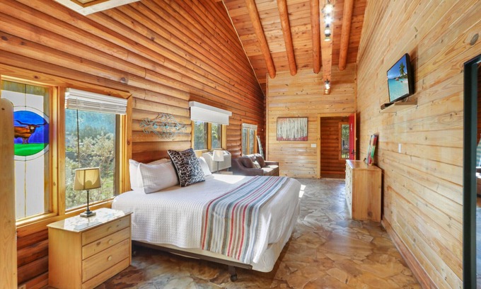 Wimberley Hotel | WLCRS - Unit 4 -Walk to Market Days - Resort Pool!