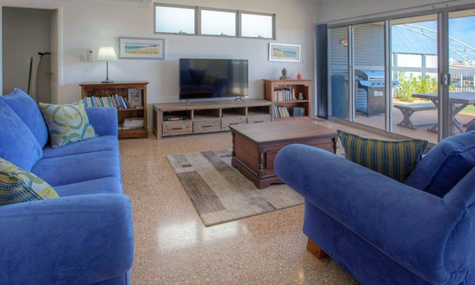 Exmouth House | Wobiri - Stunning 3 bedroom house with canal and sea views