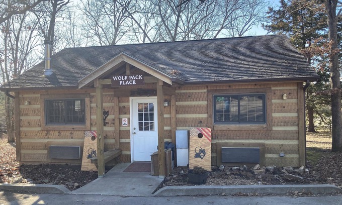Pittsburg House | Wolf Pack place of Pomme de Terre Lake!