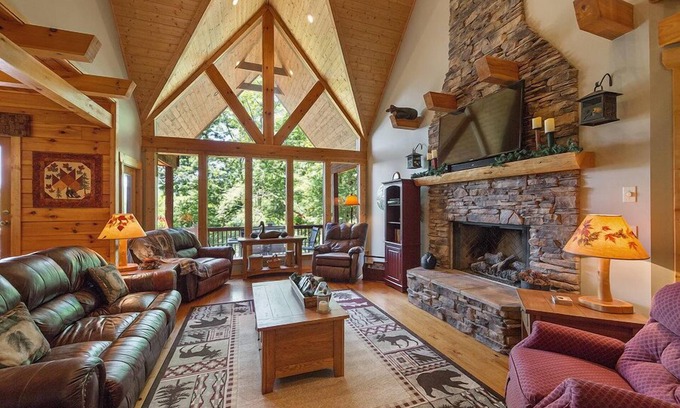 Lake Lure Cabin | Wolf River Lodge - Mr Lake Lure Vacation Rentals