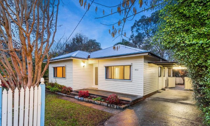 Glenroy House | Wombat Cottage Albury