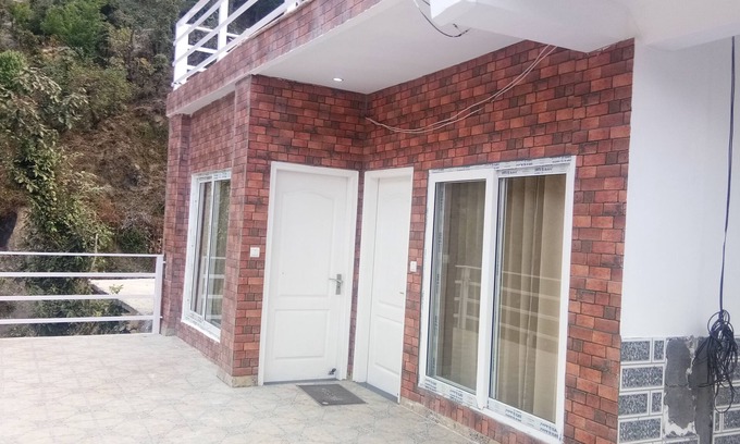 The Mall Road House | Wonder lake view inn A comfort and quite stay guest house in mussorie