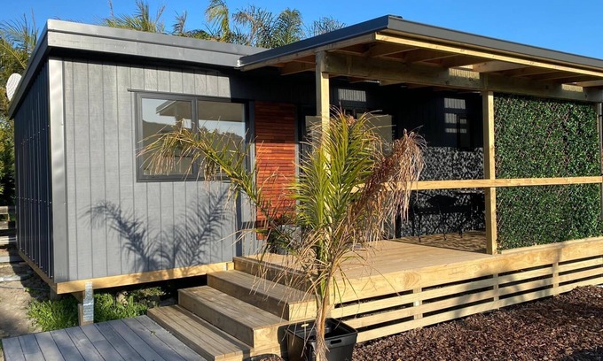 Gisborne House | Wonderful 1-bedroom bungalow in Gisborne with great views ,close to the beach