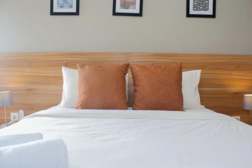 Cikarang Apartment | Wonderful 1BR Apartment at Mustika Golf Residence By Travelio