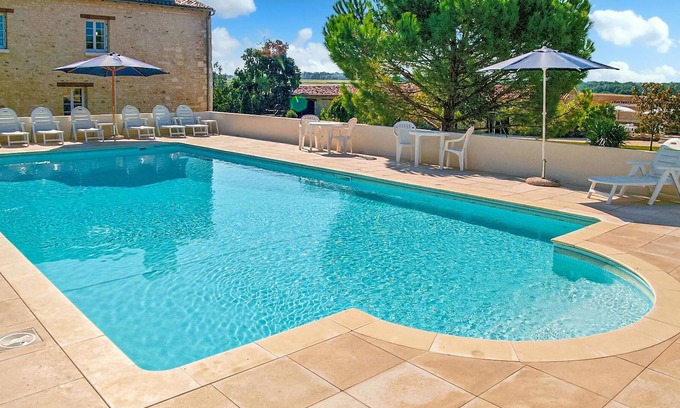 Saint-Hilaire-de-Villefranche House | Wonderful accommodation in century-old building in the countryside.