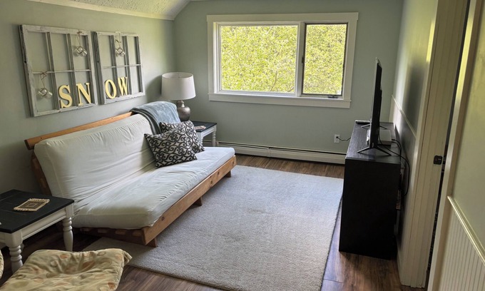 Eastern Vermont Apartment | Wonderful and cozy 2-bedroom apartment with WiFi in Morristown