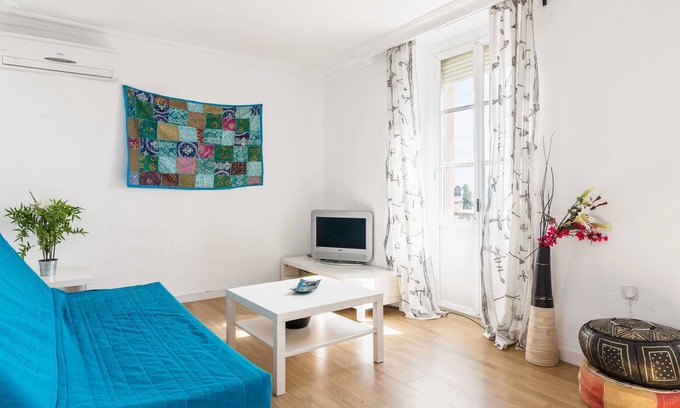 Old Town Apartment | Wonderful apartment with sea views, air conditioning, terrace, balcony and Wi-Fi; pets allowed