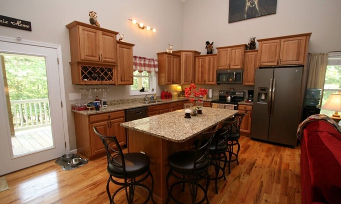 Shanks Cabin | Wonderful BEAR-LY CONNECTED CABIN in the woods, West Virginia!