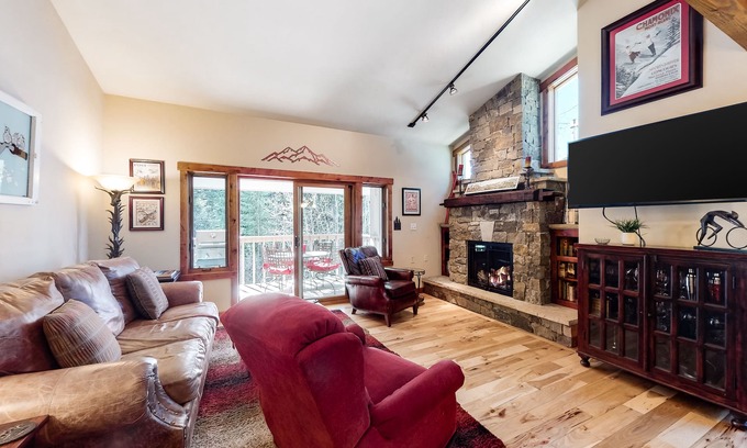 Steamboat Springs House | Wonderful condo close to lifts w/deck, full kitchen, fireplace, & washer/dryer