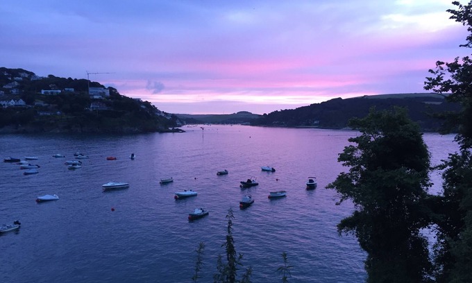 Salcombe Apartment | Wonderful Courtyard Appt - on SW Coast path 2 min walk to South Sands Beach