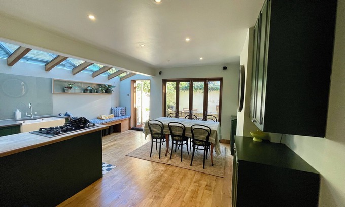 Shaftesbury House | Wonderful Family Home next to Clapham Common Sleeps 6
