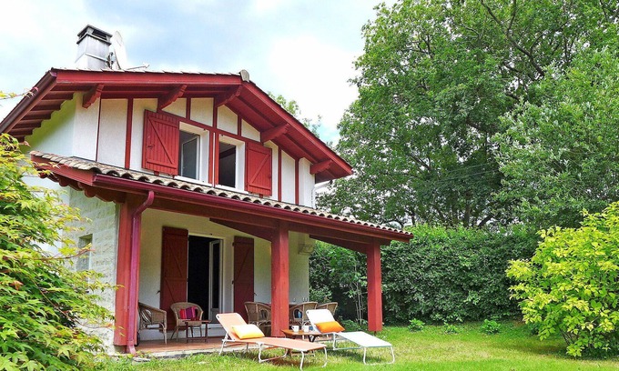 Saint-Pee-sur-Nivelle House | Wonderful private villa for 6 guests with WIFI, TV, terrace, pets allowed and parking